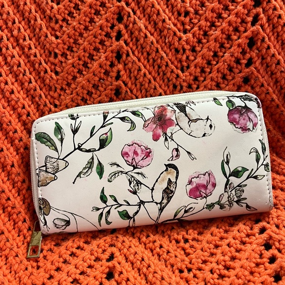 Source unknown on the brand, pre-loved but like new, very nice, love the birds - Picture 2 of 6